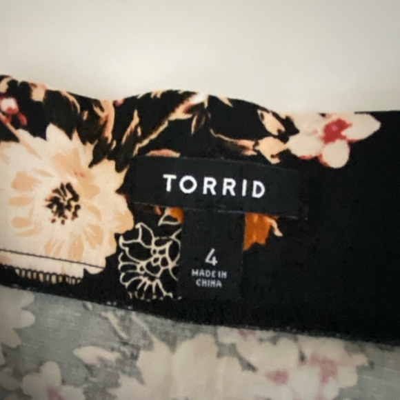 Torrid floral tulle overlay A-line skirt, Sz. 4X - Picture 7 of 9